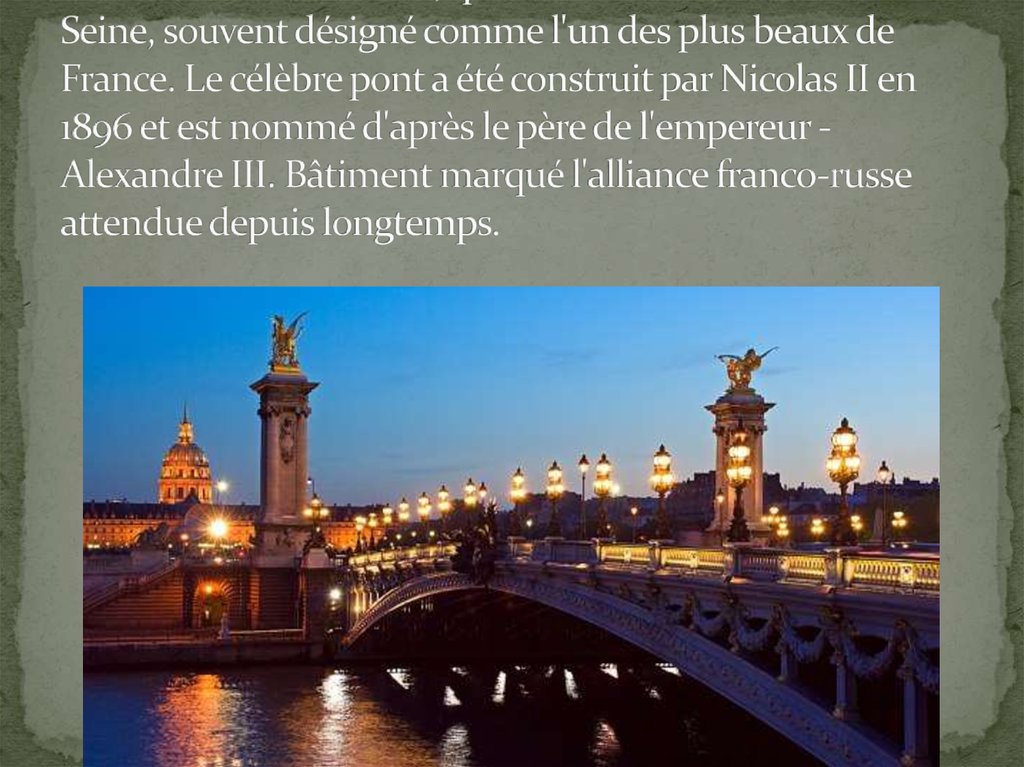 Paris Pont Alexandre III, qui relie les deux rives de la Seine, souvent désigné comme l'un des plus beaux de France. Le célèbre pont a été construit par Nicolas II en 1896 et est nommé d'après le père de l'empereur - Alexandre III. Bâtiment marq