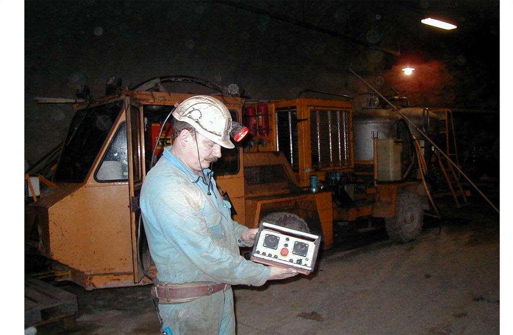 Pressure pot charging