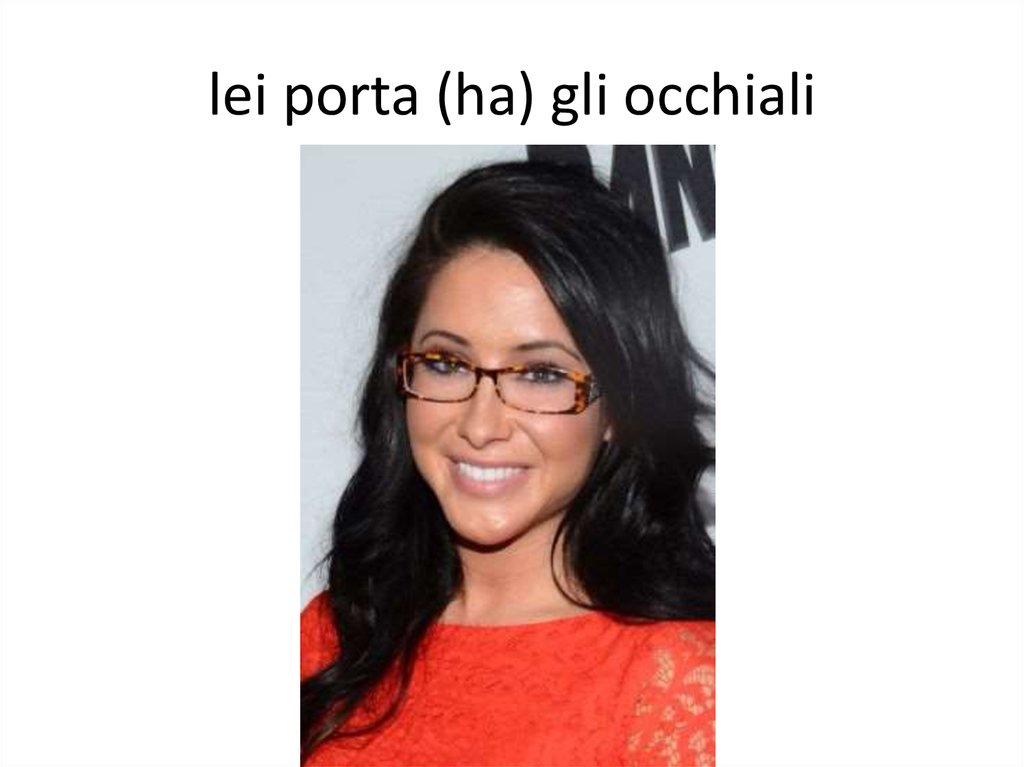 lei porta (ha) gli occhiali