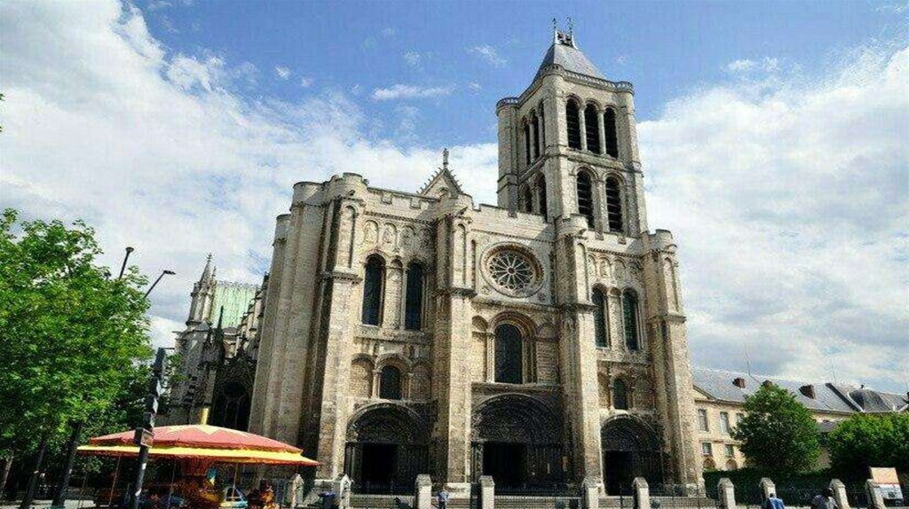 Порте сен дени. Церковь монастыря сен-Дени. Церковь аббатства сен-Дени в Париже. Сен Дени Церковь Готика.