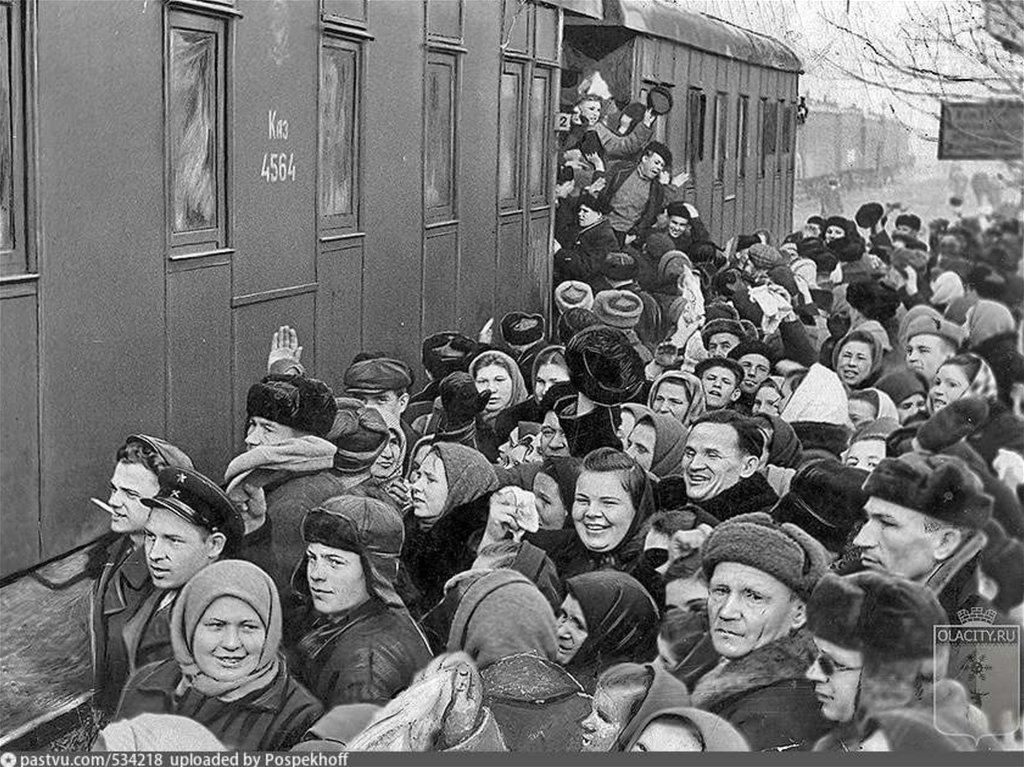 Проводы после. Проводы на целину. Проводы на ЖД вокзале. Проводы на целину середина 1950. Проводы целинников на вокзале.