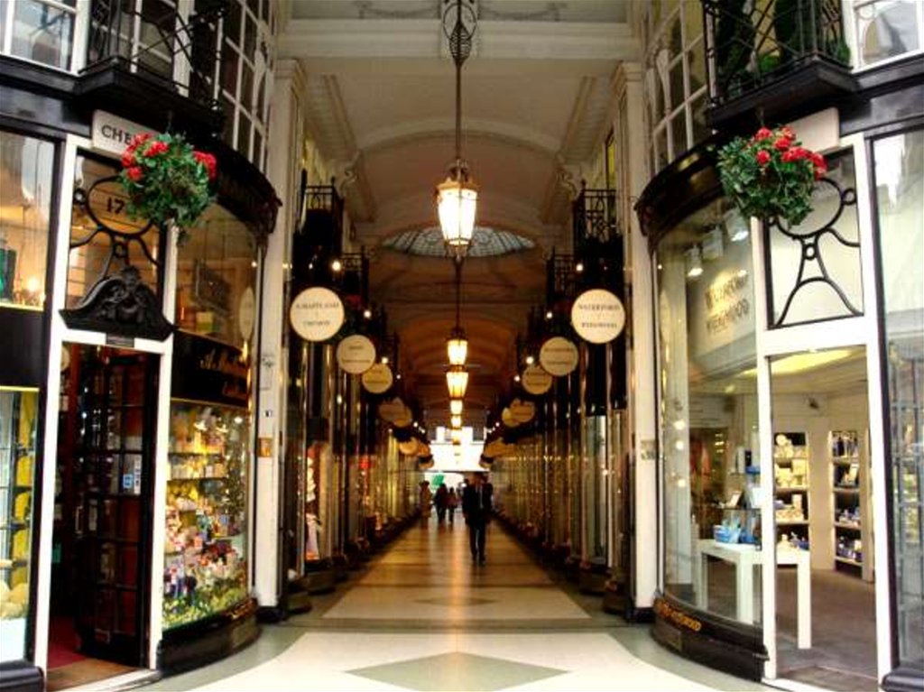 Магазин английских товаров. Витрины в Англии. Самый красивый магазин Англии. Магазинчик в Англии. Лондон магазины.