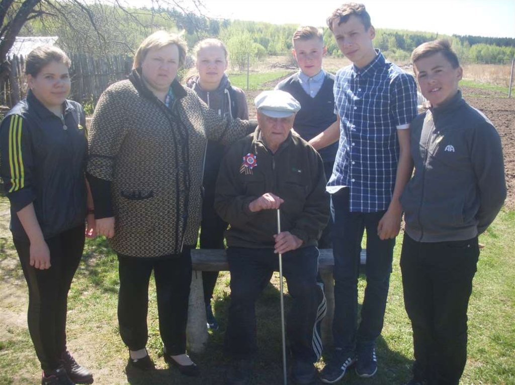 Вместе с добровольцами помогают ветеранам и пенсионерам