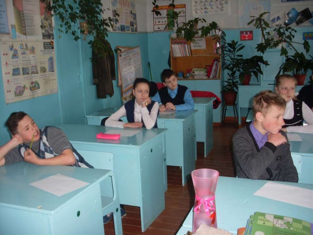 Деятельность клуба распространяется не только в его стенах: проводятся беседы с учащимися школы